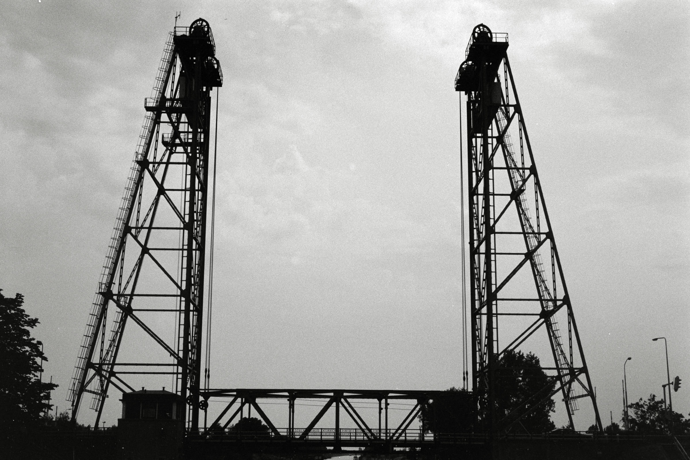 AHP F1992 06 002 sc250507 img29 NLP